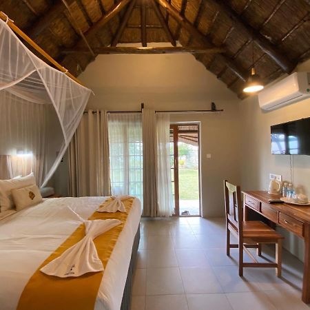 Big 5 Toro Lodge Касане Екстер'єр фото