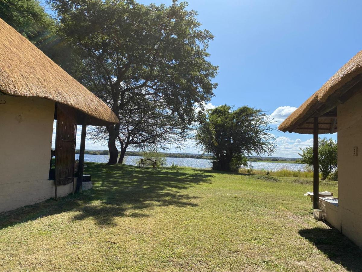 Big 5 Toro Lodge Касане Екстер'єр фото