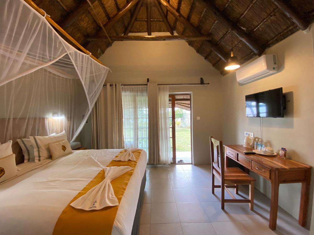 Big 5 Toro Lodge Касане Екстер'єр фото