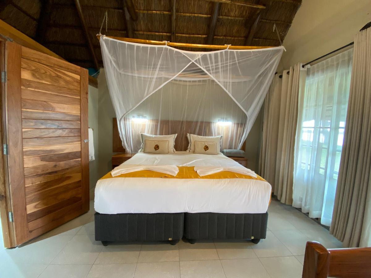 Big 5 Toro Lodge Касане Екстер'єр фото