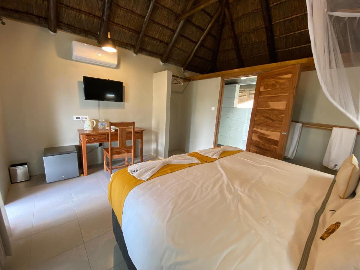 Big 5 Toro Lodge Касане Екстер'єр фото