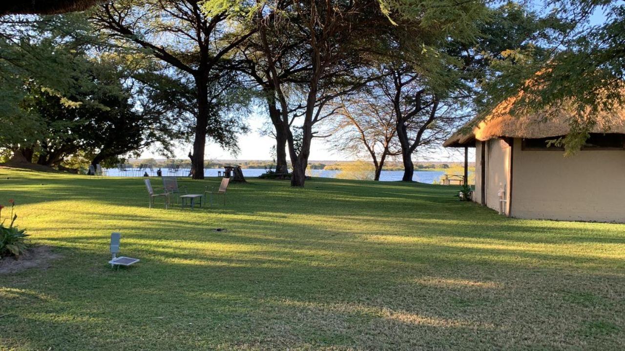 Big 5 Toro Lodge Касане Екстер'єр фото