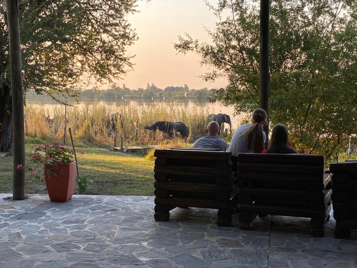 Big 5 Toro Lodge Касане Екстер'єр фото