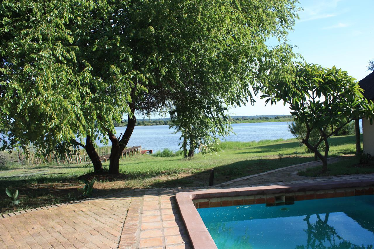 Big 5 Toro Lodge Касане Екстер'єр фото